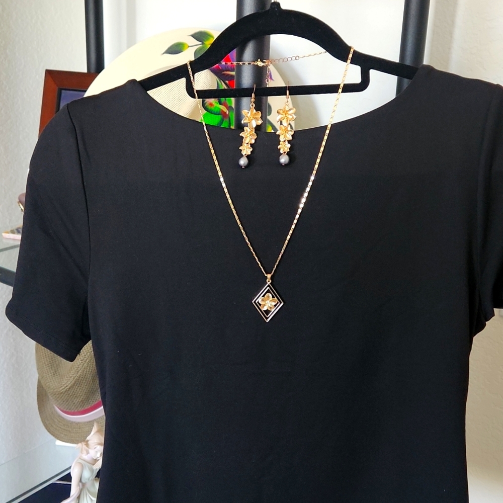 Plumeria earrings and necklace.